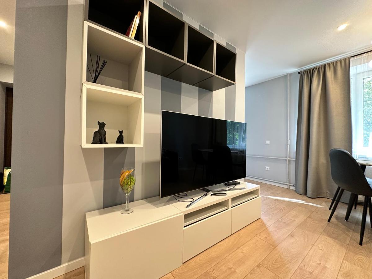 Parkside Escape: Stylish 1-Br Apartamento Riga Exterior foto