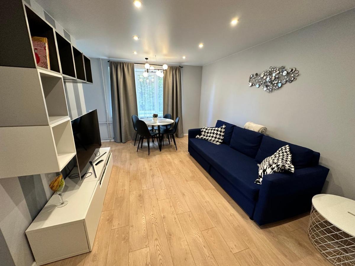Parkside Escape: Stylish 1-Br Apartamento Riga Exterior foto