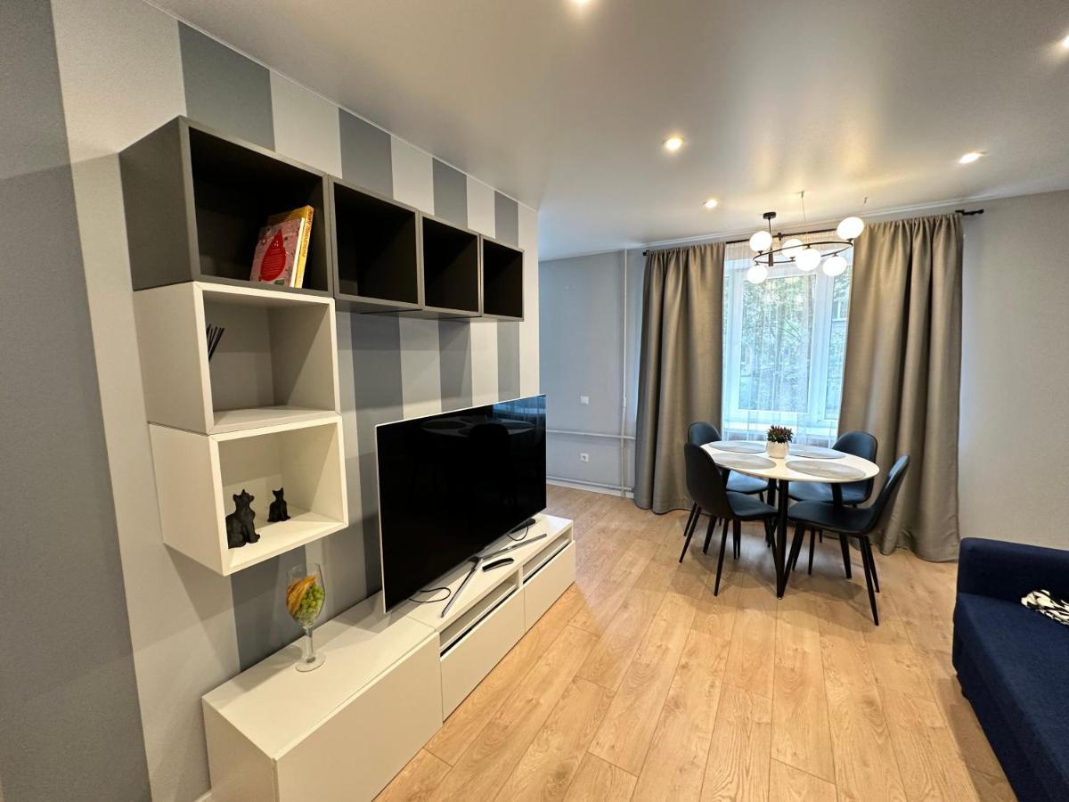 Parkside Escape: Stylish 1-Br Apartamento Riga Exterior foto