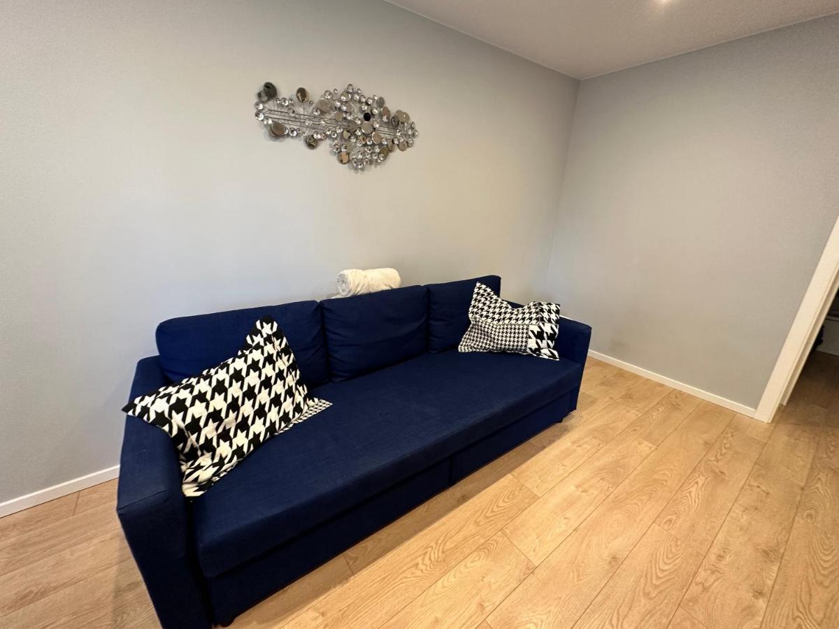 Parkside Escape: Stylish 1-Br Apartamento Riga Exterior foto