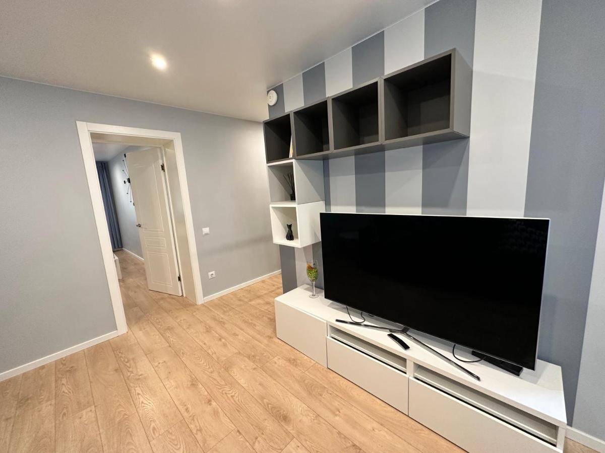Parkside Escape: Stylish 1-Br Apartamento Riga Exterior foto