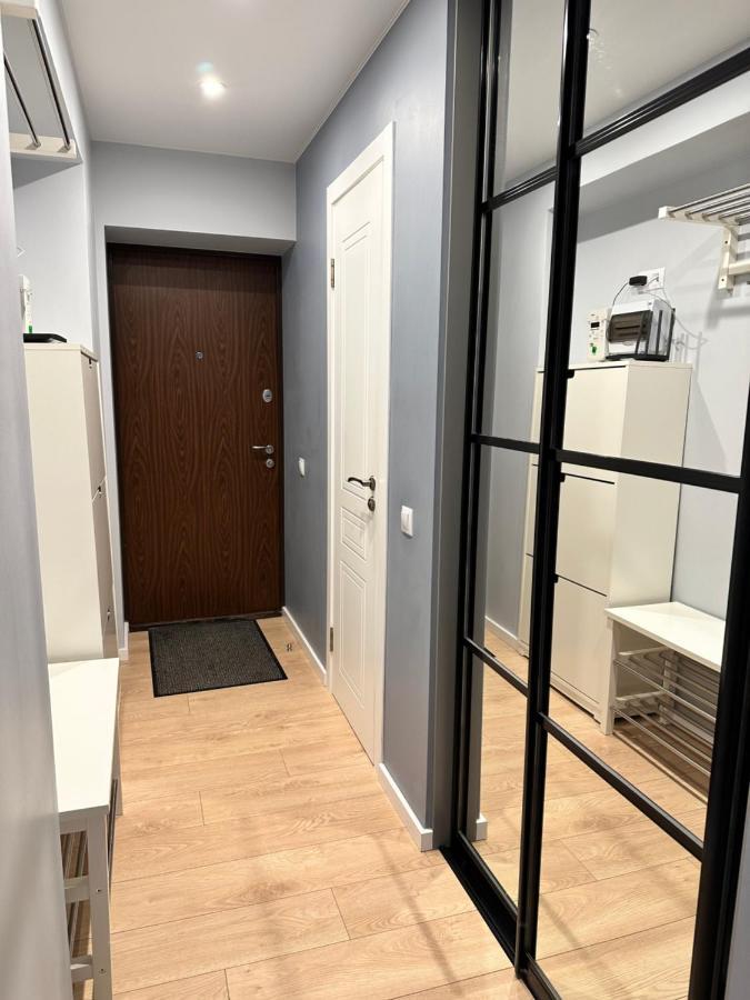 Parkside Escape: Stylish 1-Br Apartamento Riga Exterior foto