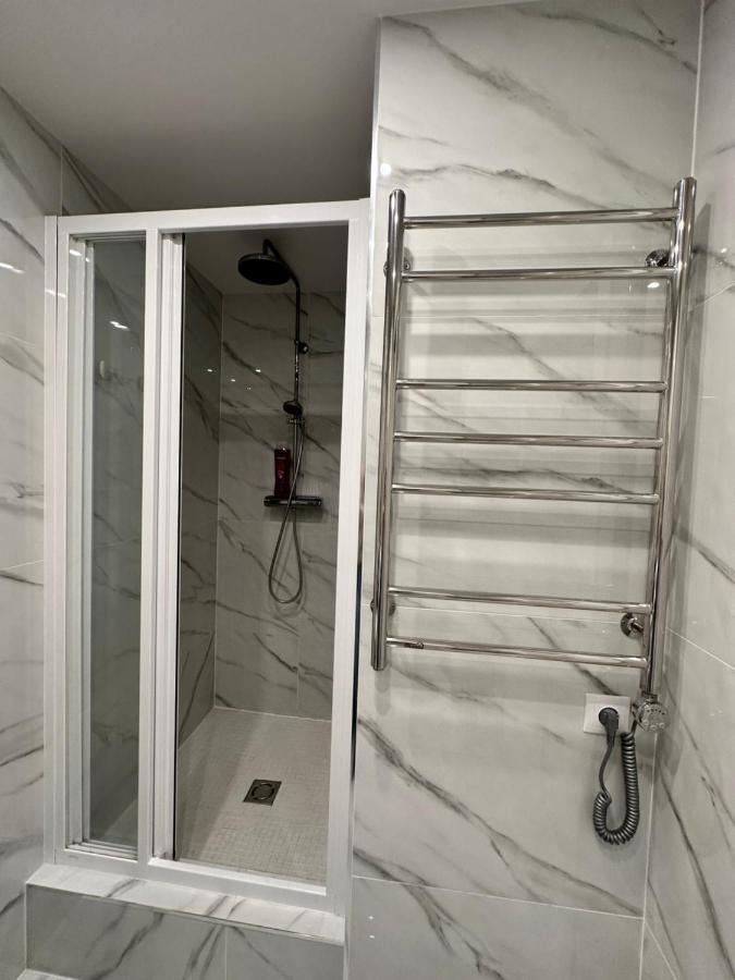 Parkside Escape: Stylish 1-Br Apartamento Riga Exterior foto